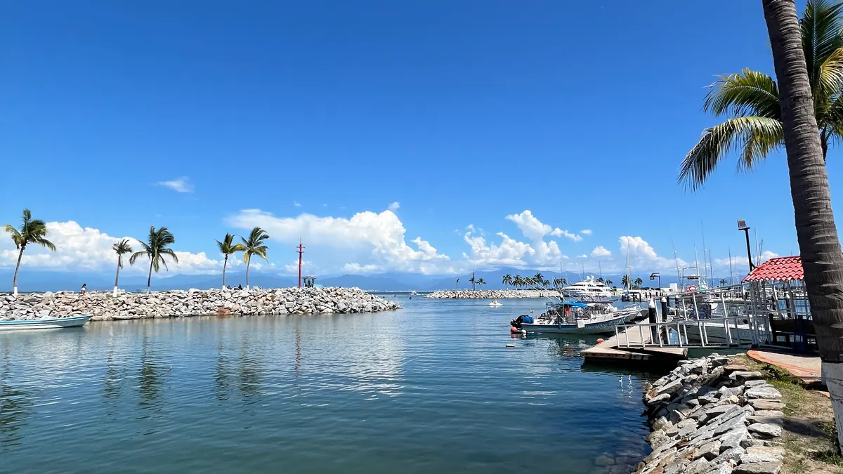 Playa La Cruz de Huanacaxtle en La Cruz de Huanacaxtle, Nayarit