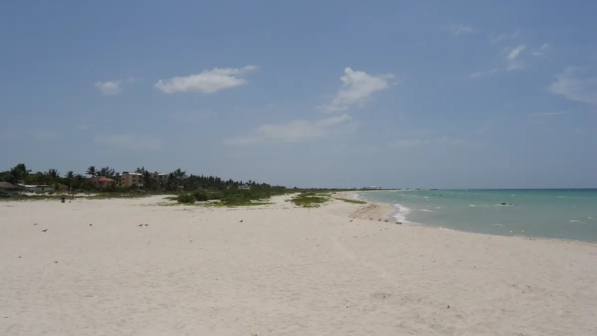 Playa Sisal en Sisal, Yucatán